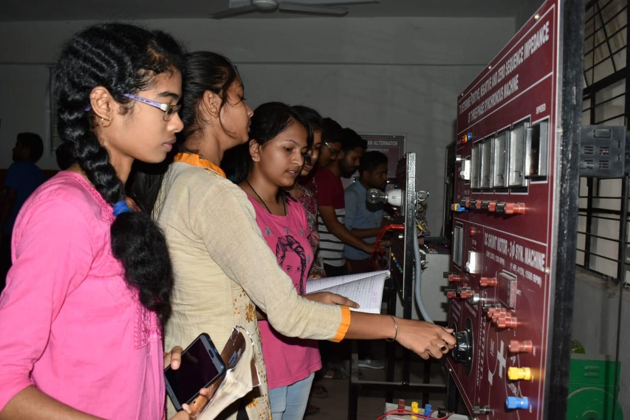 Chaibasa Engineering College, Techno India Group laboratories photo 10